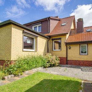 Südwestansicht Haus & Terrasse